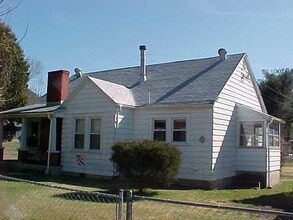 Building Photo - 216 E 30th St