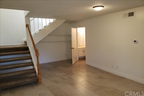 Building Photo - 2505 S Laurelwood