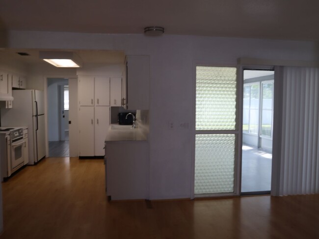 Foto del edificio - Updated 3 Bedroom 2 bath 2 Car garage