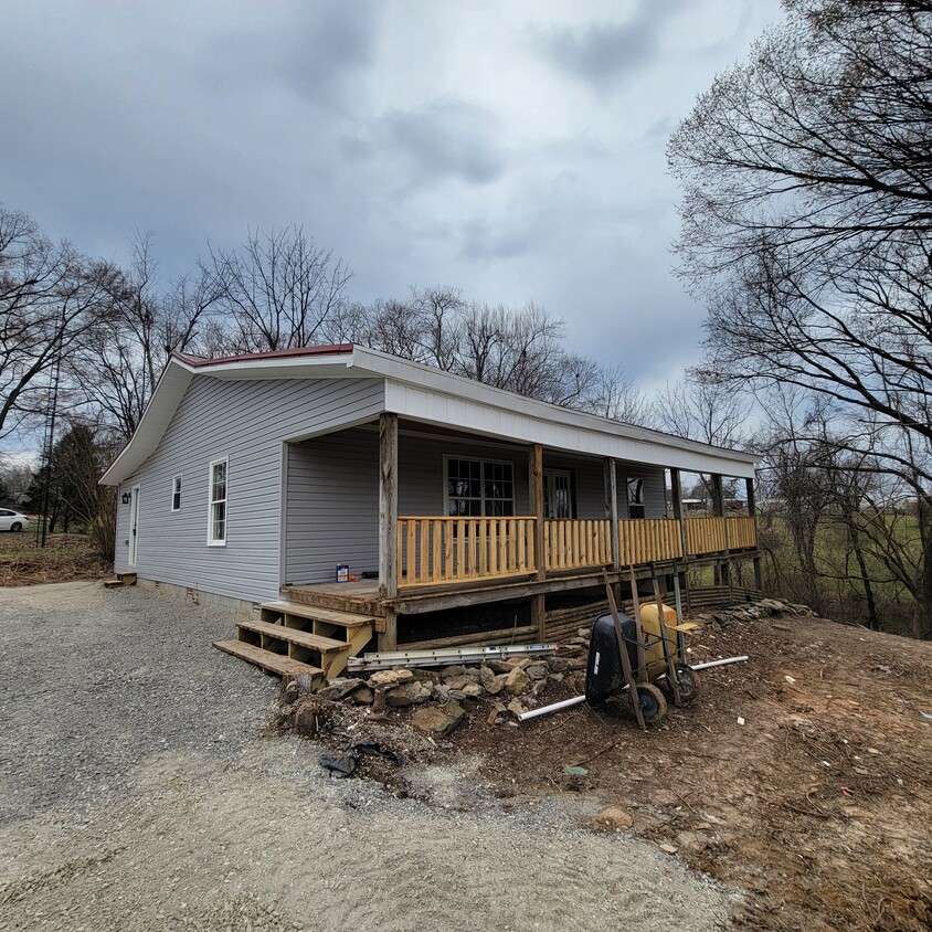 Primary Photo - 325 Trinity Ln