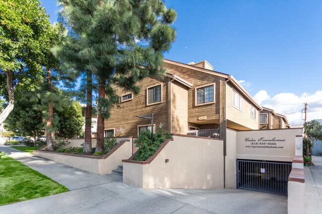 Foto del edificio - 624 E Cedar Ave