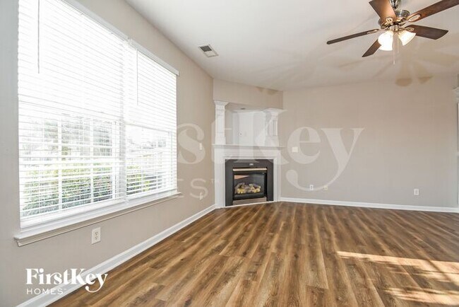 Foto del edificio - 2486 Ingleside Dr