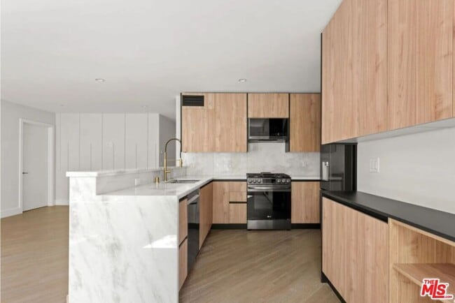 Foto del edificio - 1450 S Crescent Heights Blvd