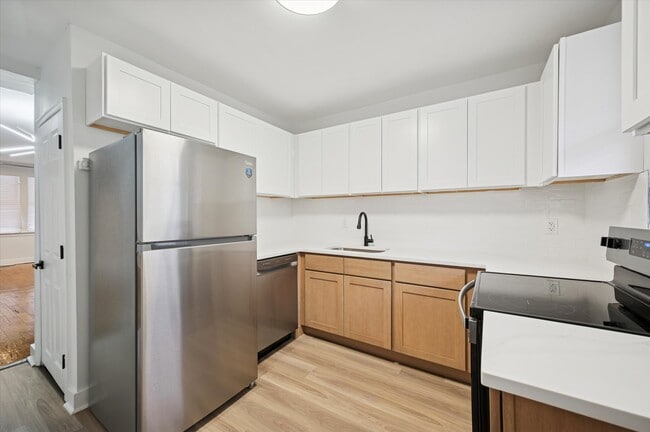 Building Photo - 5949 Addison St