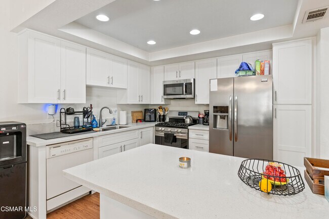 Foto del edificio - 166 Heather Ridge Ave