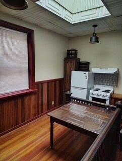 Foto del edificio - 106 S Railroad Ave