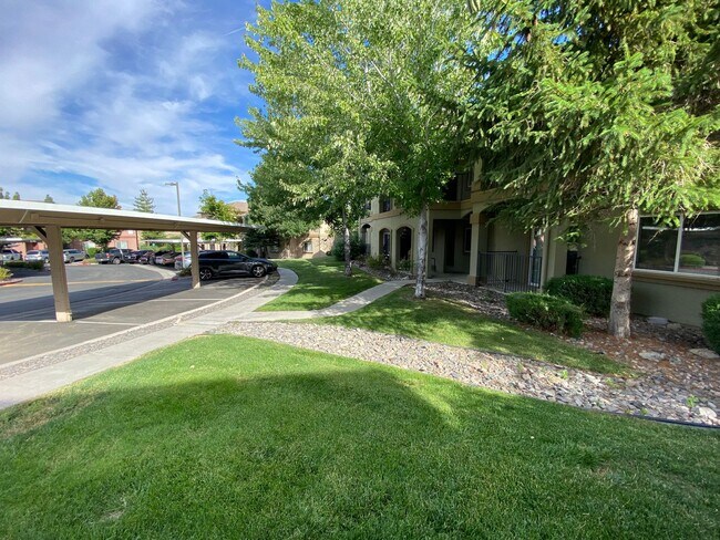 Foto del edificio - NW Reno Luxury 3 Bedroom Condo - Fitness Center, Pool, Club House