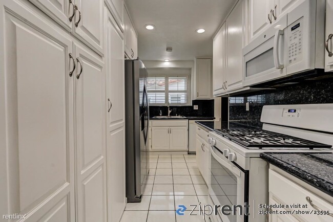 Building Photo - 3 br, 1.5 bath House - 3704 W 62nd St, Los...