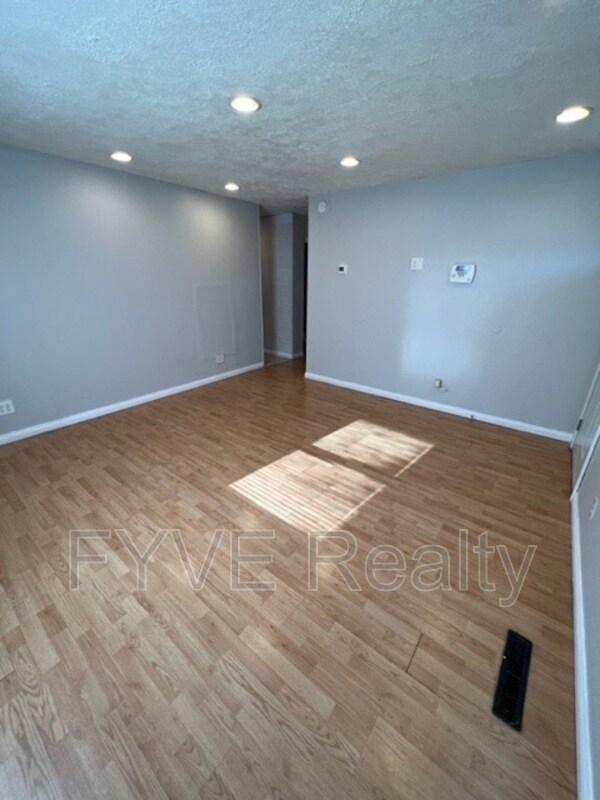 Building Photo - 1227 Brentnell Ave