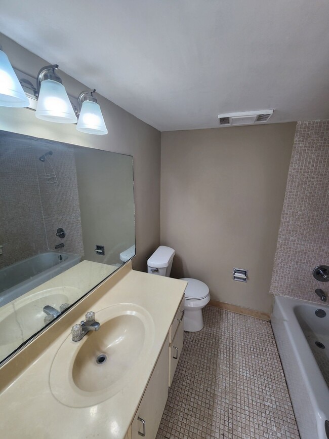 Foto del edificio - Large  1BR/1.5BA. No minimum Credit Score required!