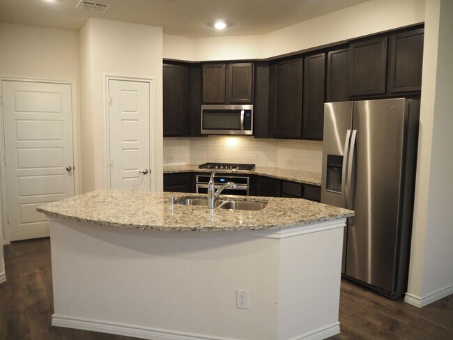 Foto del edificio - 2407 Klamath Dr