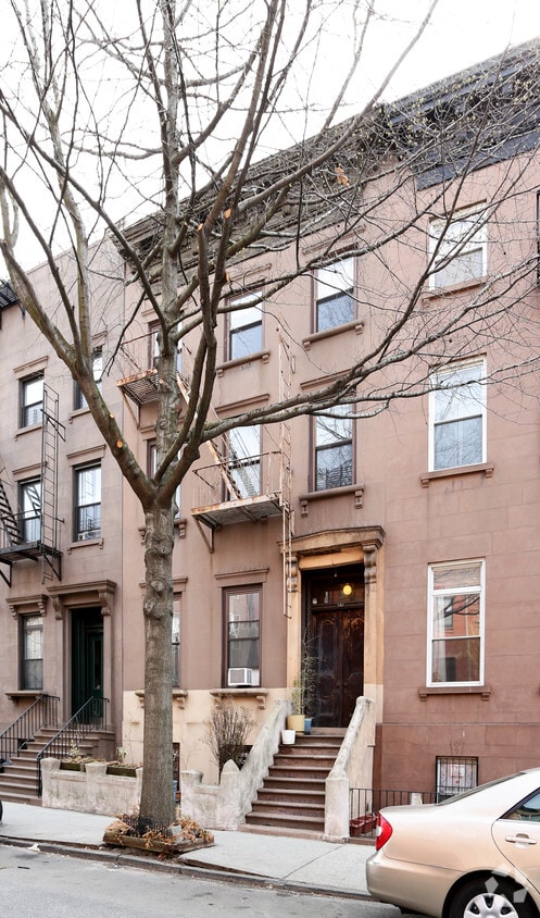 Primary Photo - 561 Henry St