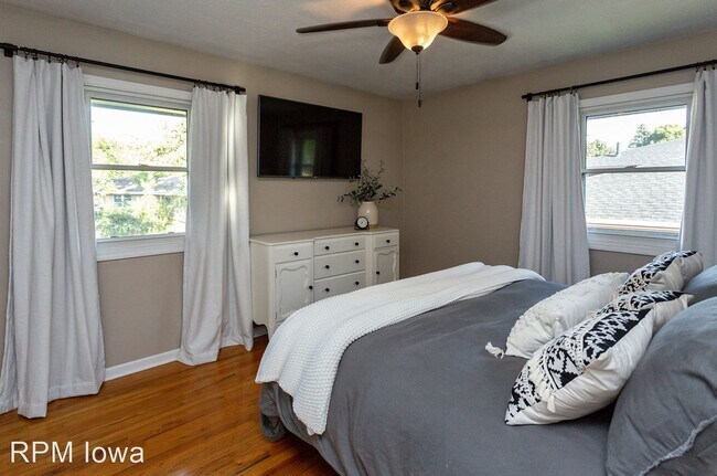 Foto del edificio - 4 br, 2 bath House - 806 SE Sharon Drive