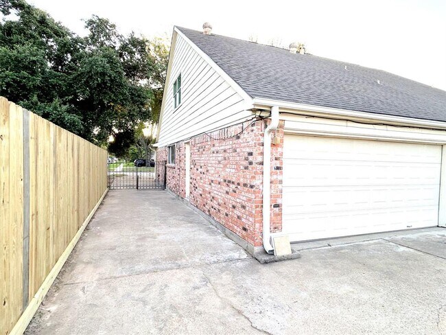 Building Photo - 119 Asheboro Dr
