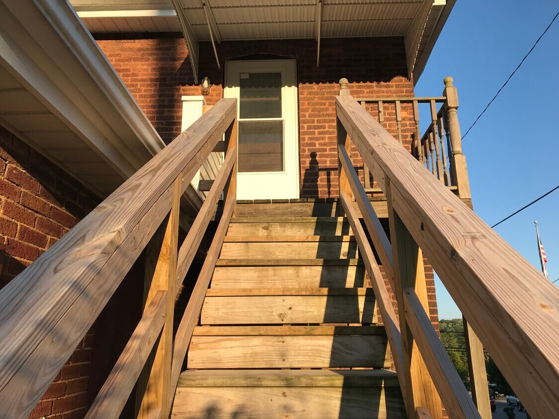 Steps to unit - 3826 Beale Ave