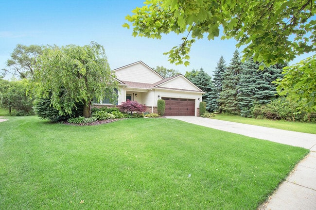Building Photo - 5953 Sunrise Dr