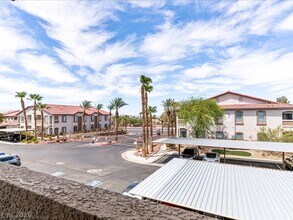 Building Photo - 2305 W Horizon Ridge Pkwy