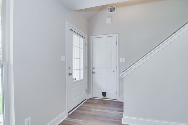 Building Photo - 3 Bedroom 2.5 Bath - Over Half Acre Lot!