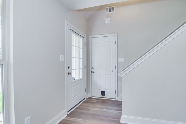 Foto del edificio - 3 Bedroom 2.5 Bath - Over Half Acre Lot!