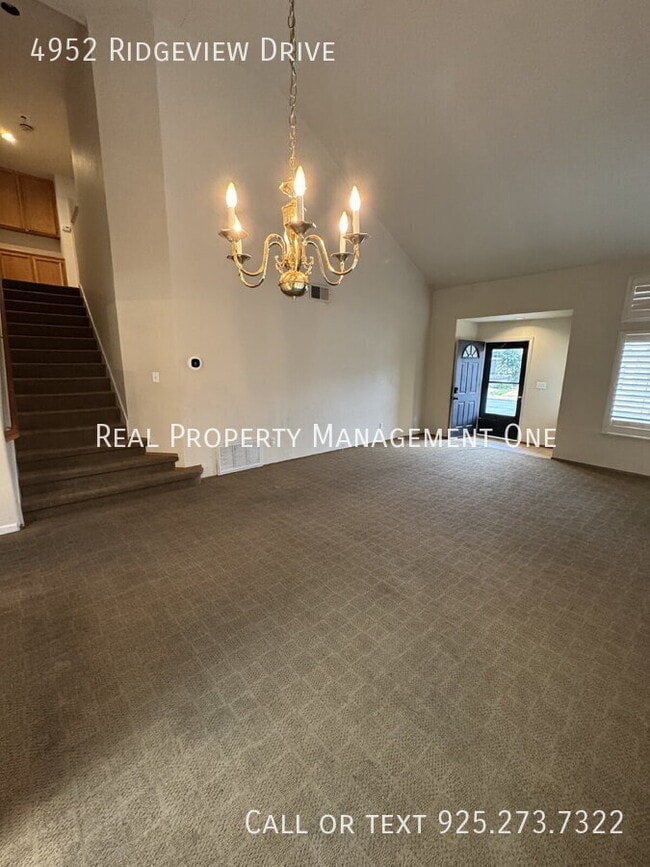 Building Photo - 4952 Ridgeview Dr