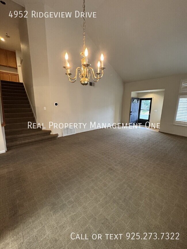 Foto del edificio - 4952 Ridgeview Dr