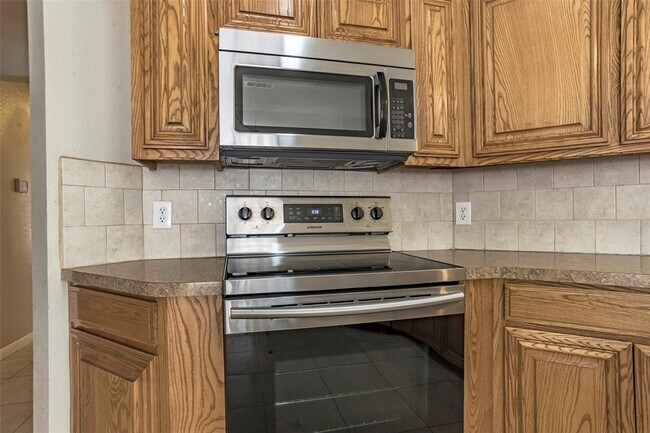 Building Photo - 1811 Bertram Dr