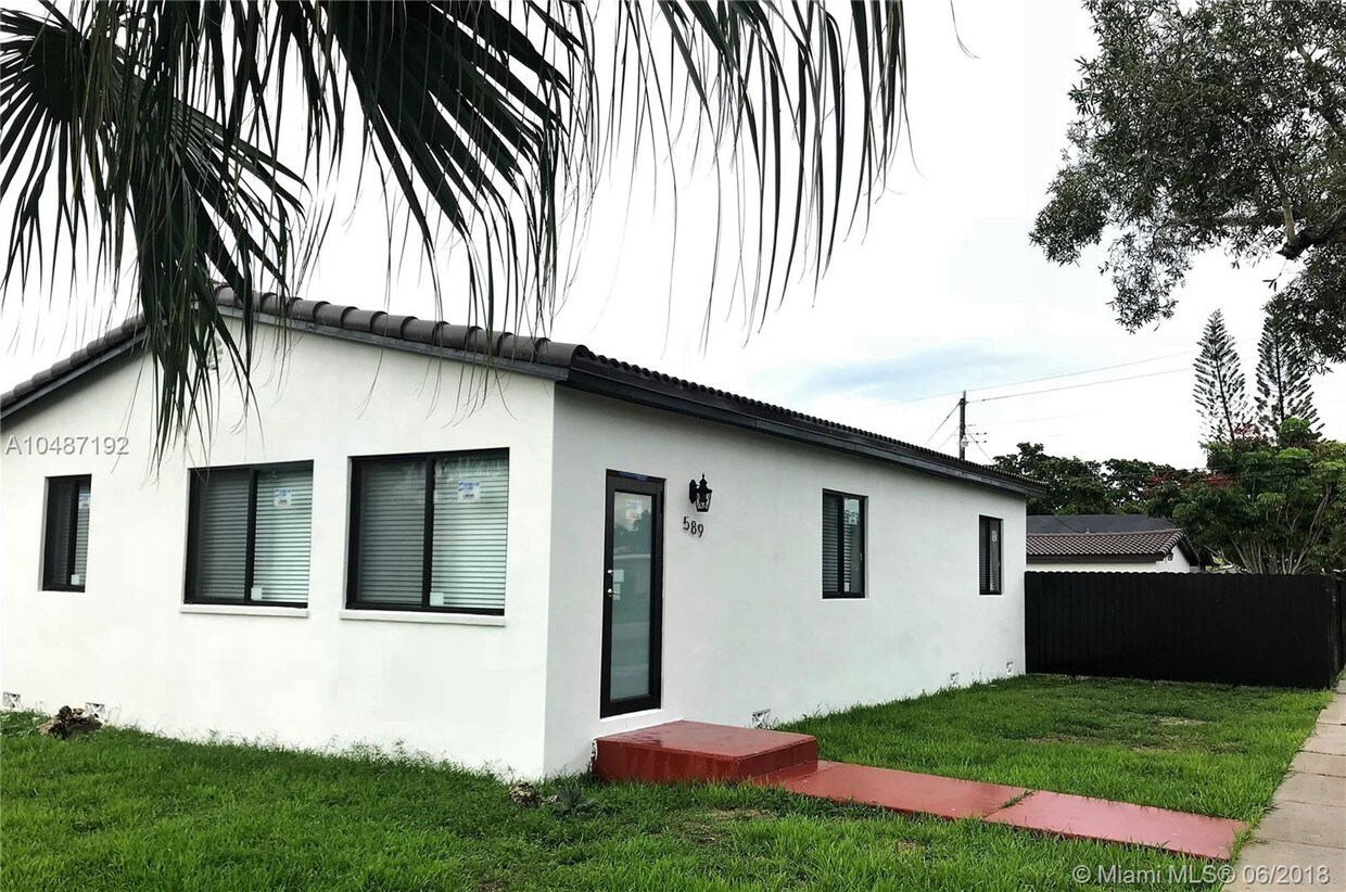 589 De Leon Dr, Miami Springs, FL 33166