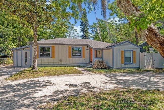 Building Photo - 525 S Crystal Lake Dr