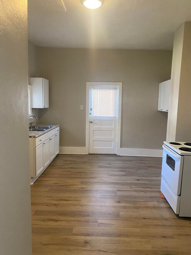 Building Photo - 14 3rd St