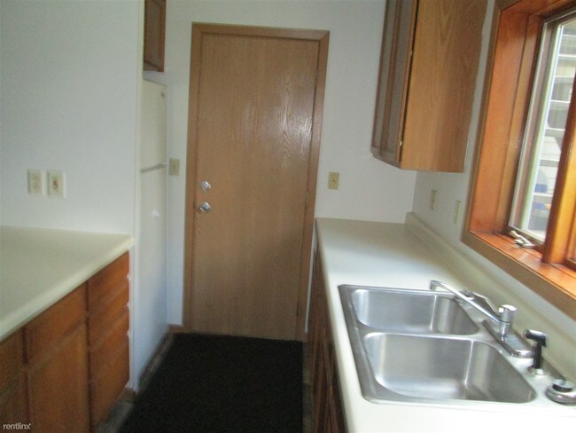 Foto del edificio - 2 br, 1 bath Apartment - 525 Oxford St