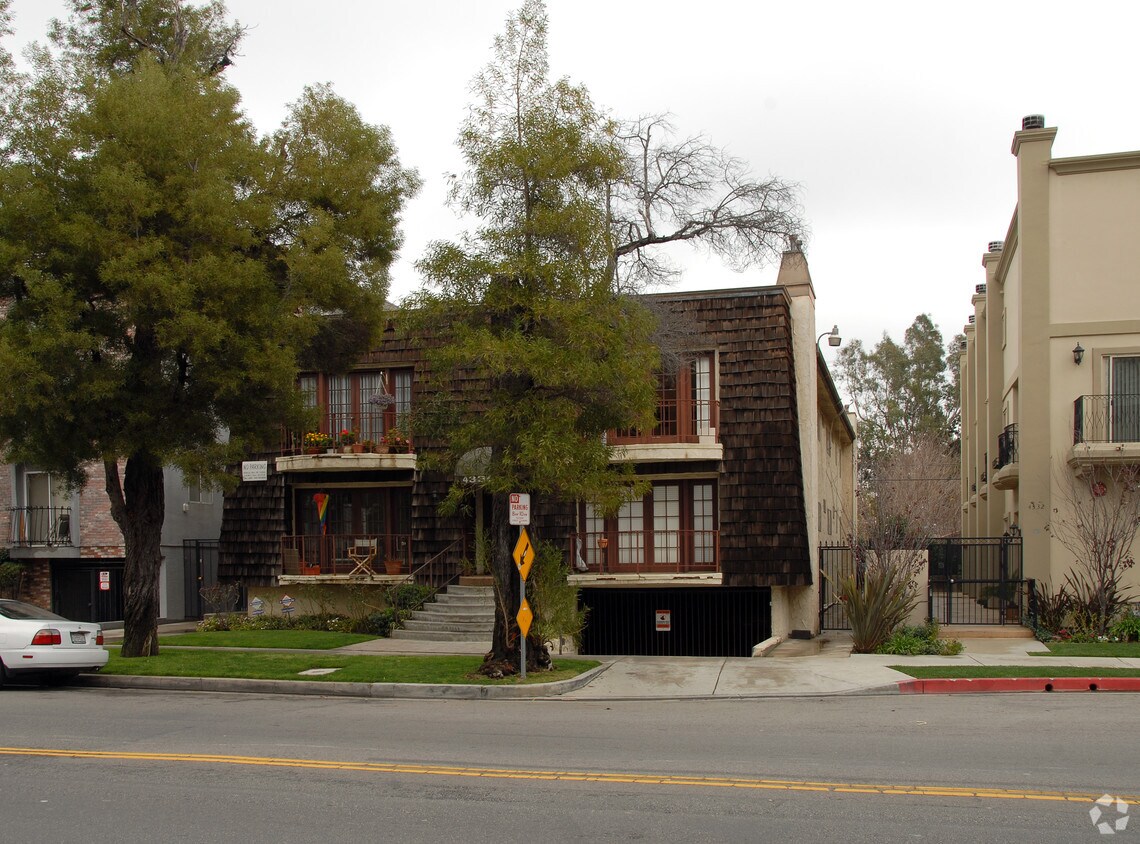 Building Photo - 4336 Whitsett Ave