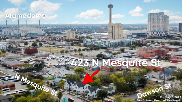 Building Photo - 423 N Mesquite St