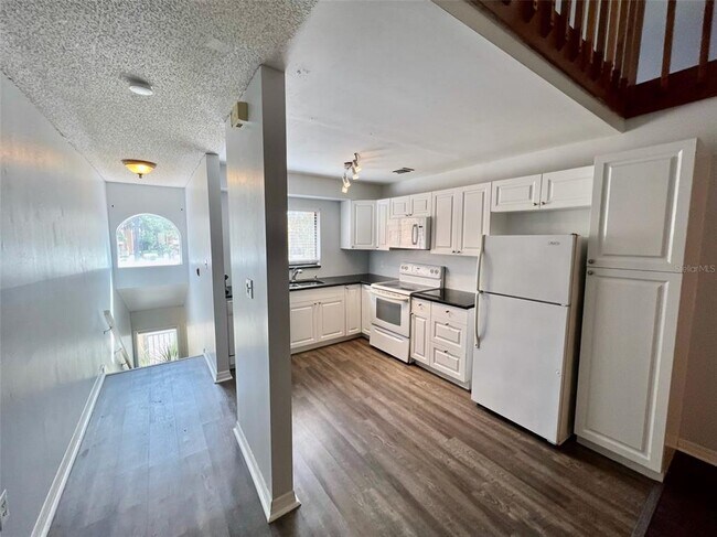Building Photo - 4709 Chevy Pl