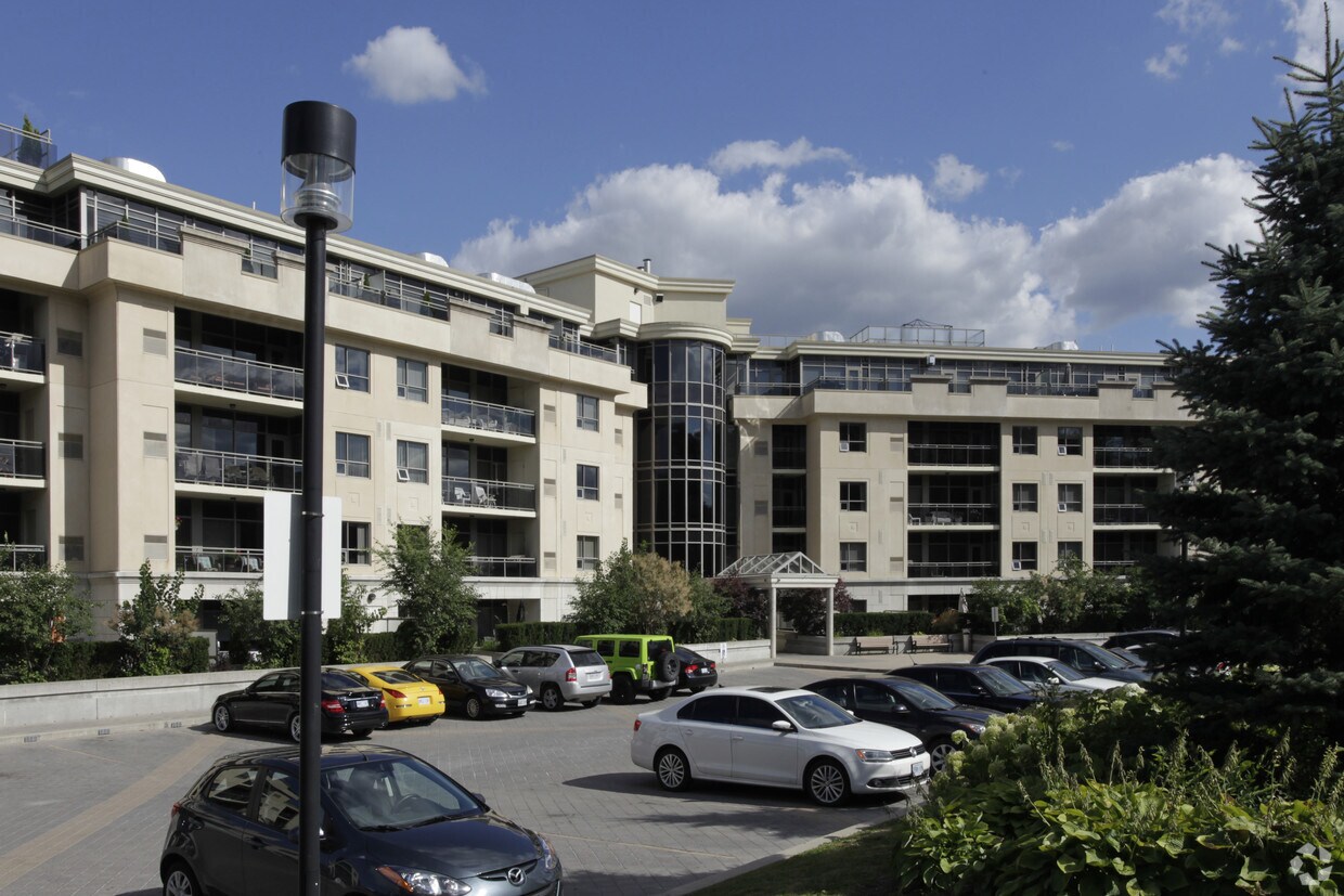 8201 Islington Ave, Vaughan, ON L4L 1R6 Apartments - 8201 Islington Ave
