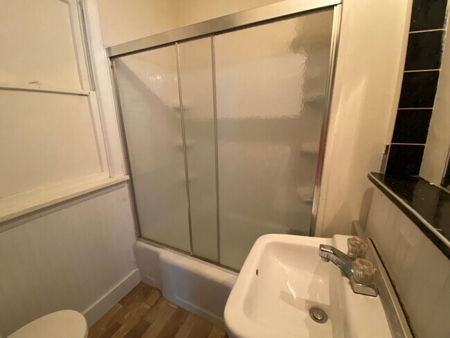 Foto del edificio - 304 6th Ave NW