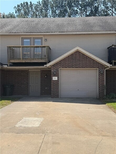 Building Photo - 2151 Skyler Dr