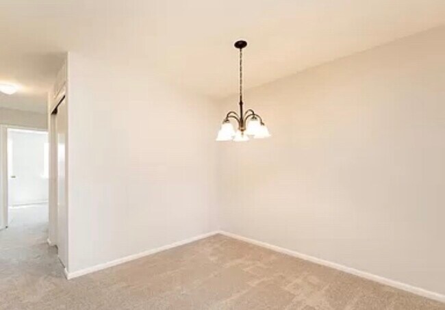 Building Photo - 3963 Rowena Dr