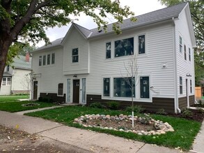 Building Photo - 2106 Fairmont St SE