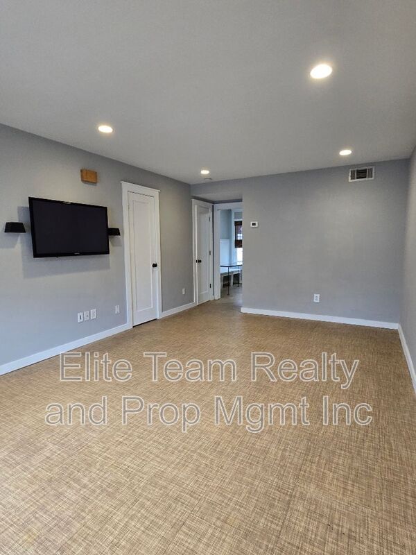 Building Photo - 3722 Park Rd