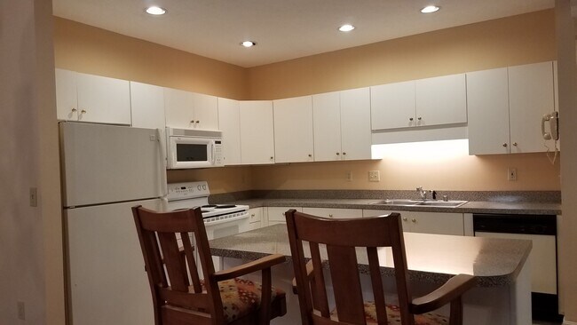 Cocina con isla - 8503 Atrium Dr