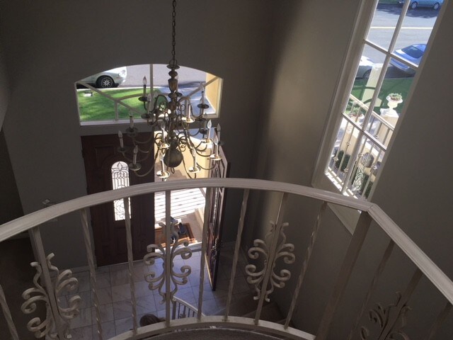 entrada de la puerta principal - 723 S Broadway