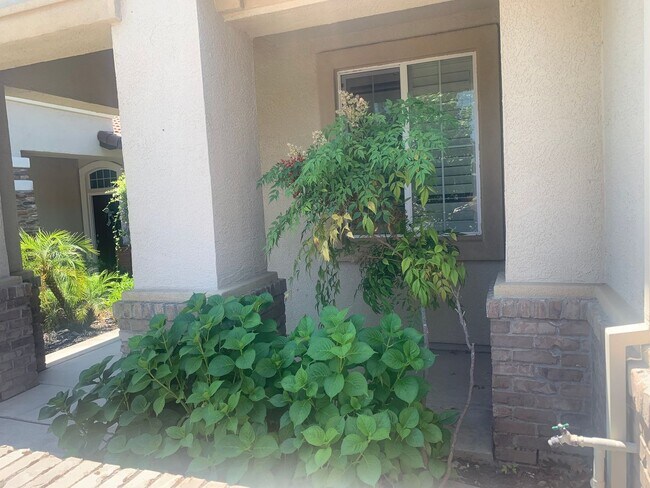 Foto del edificio - 4 bedroom 2 bath Empire Ranch home