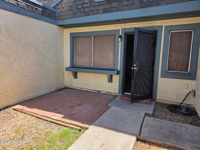 Foto del edificio - 3213 W Royal Palm Rd