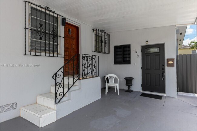 Foto del edificio - 3612 SW 15th St