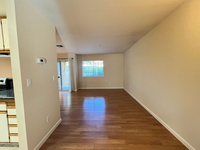 Foto del edificio - $500 Move In Special!! SPACIOUS & COZY 1 BEDROOM APARTMENT IN SAN RAMON!!!