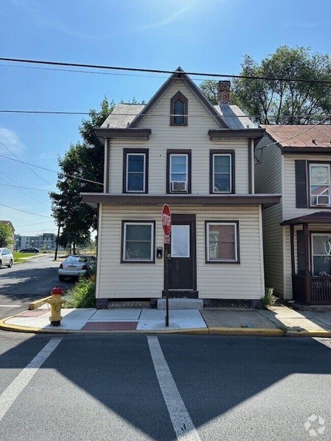 Building Photo - 467 N Pitt St