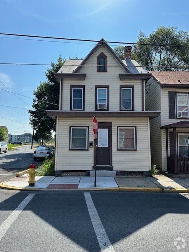 Building Photo - 467 N Pitt St