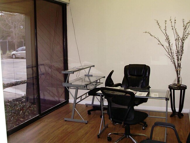 Foto del edificio - 14351 Torrey Chase Blvd