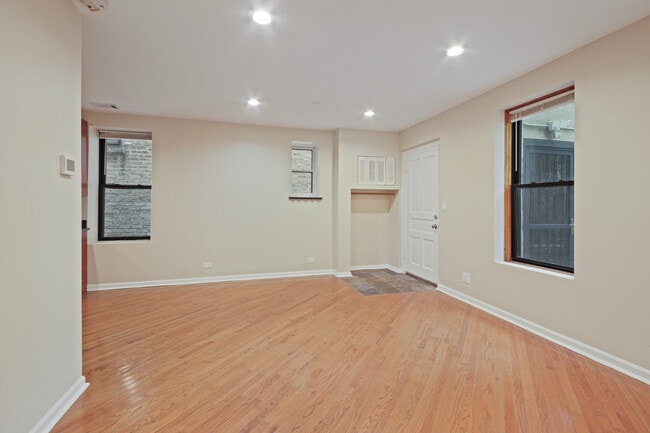 Foto del edificio - 1620 N Claremont Ave