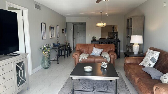 Foto del edificio - 1401 N Riverside Dr